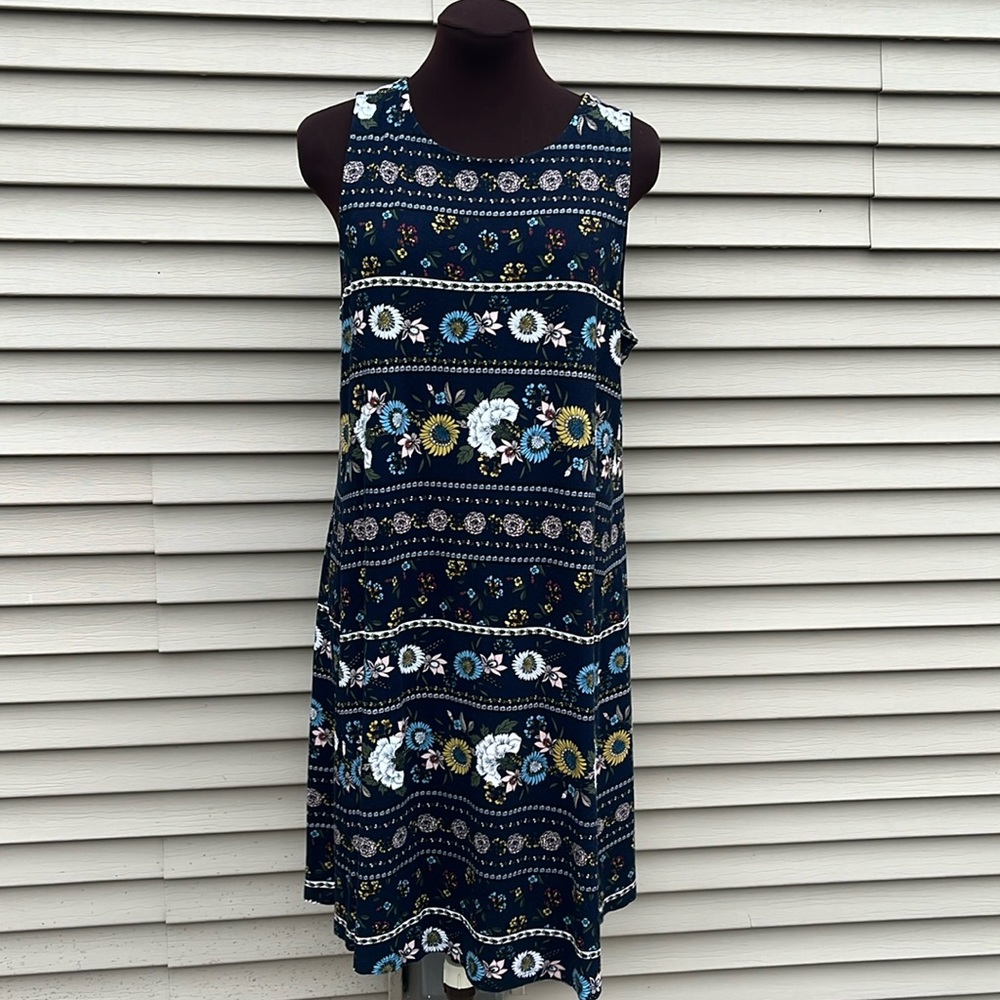 Loft flowery summer dress perfect for travel or going anywhere size large
